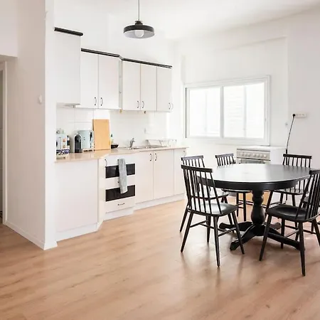 Specious Apartment, Fun, Close To The Beach! Тель-Авив Экстерьер фото