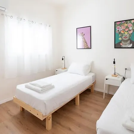 Specious Apartment, Fun, Close To The Beach! Тель-Авив Экстерьер фото