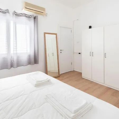 Specious Apartment, Fun, Close To The Beach! Тель-Авив Экстерьер фото
