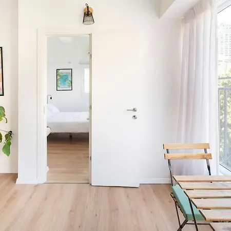 Specious Apartment, Fun, Close To The Beach! Тель-Авив Экстерьер фото