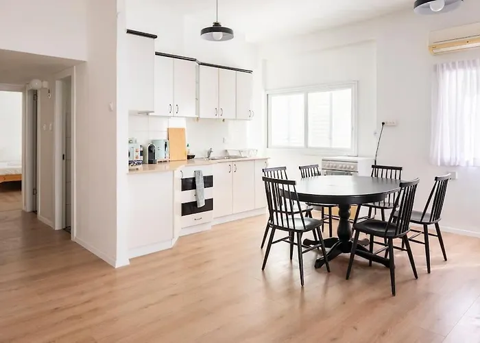 Specious Apartment, Fun, Close To The Beach!